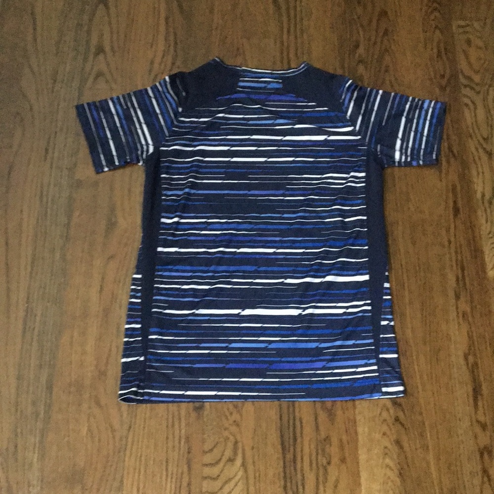Nike shirt - Picture 2 of 2